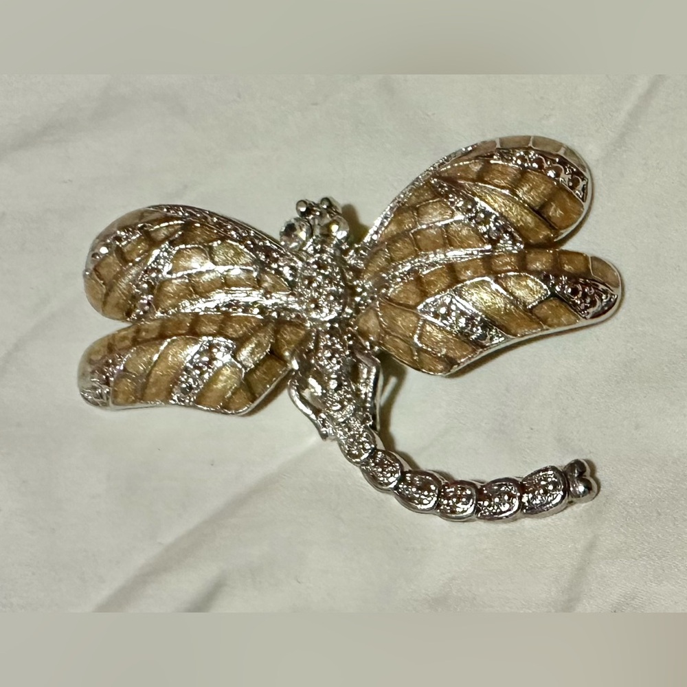 A beautiful dragonfly pin/brooch beige and silver